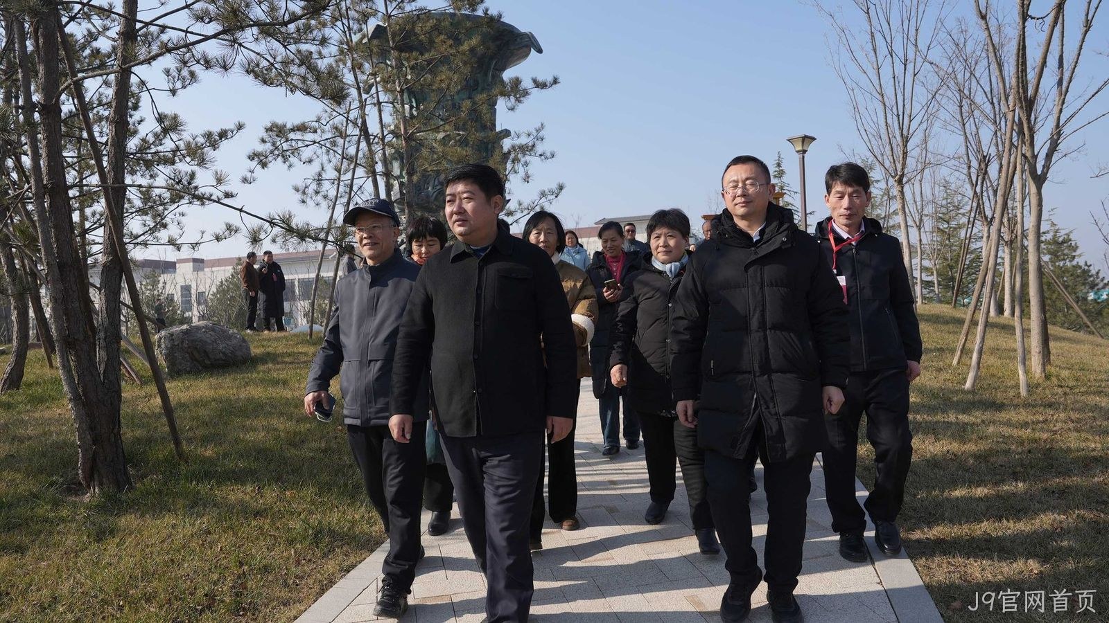 张载文化研究会秦东魁会长一行莅临J9官网首页参观交流
