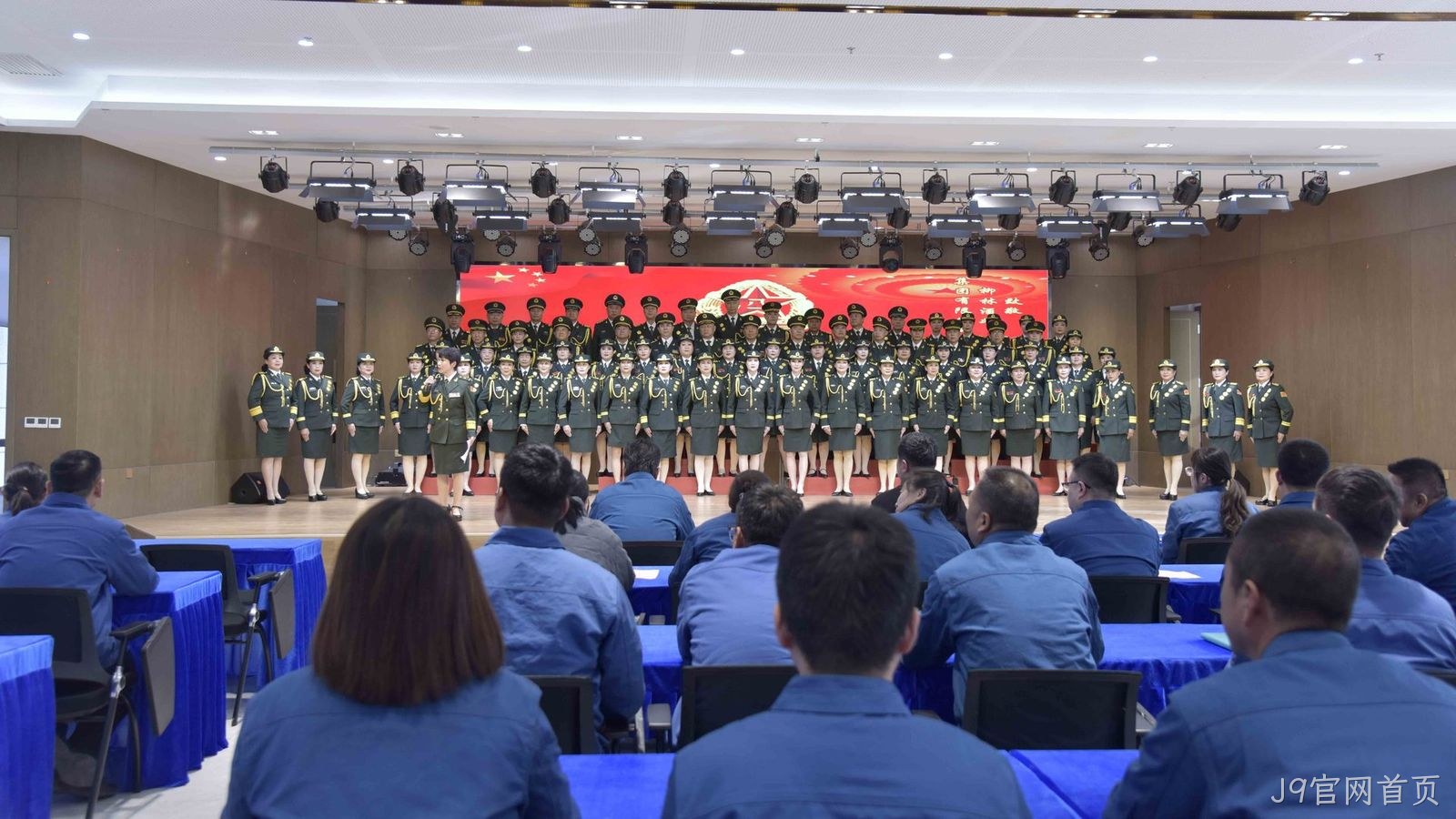 西安军旅情艺术团莅临J9官网首页慰问演出参观交流